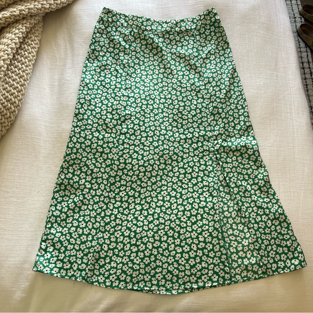 Loft Ann Taylor - Midi Skirt - Green White Floral Pattern